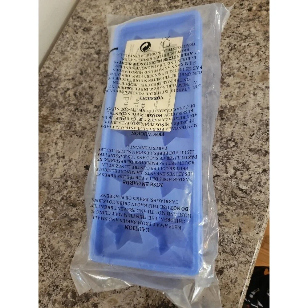 New In Package Pampered Chef Star Ice Cube Trays Set of 2, Blue